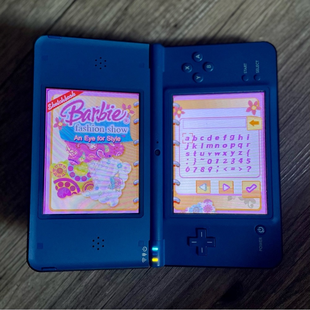 Nintendo DS Barbie Fashion Show: An Eye for Style Catwalk Accessory Models Music - Picture 8 of 8